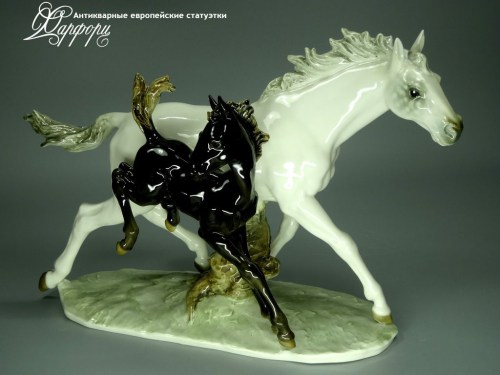 Купить фарфоровые статуэтки Hutschenreuther, Кобыла с жеребенком, Германия